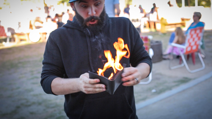 The Professional's Fire Wallet (Gimmick and Online Instructions) | Murphy's Magic Supplies Inc.