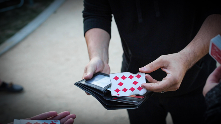 The Professional's Fire Wallet (Gimmick and Online Instructions) | Murphy's Magic Supplies Inc.