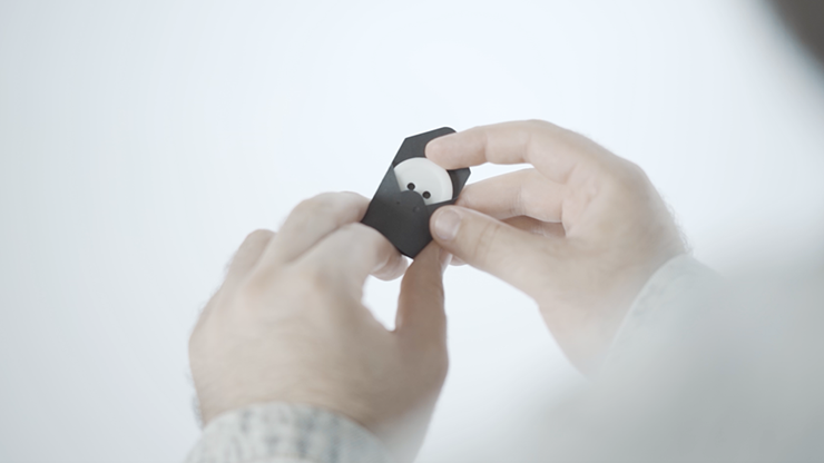 Paradox Button | Julio Montoro and Ultrabello