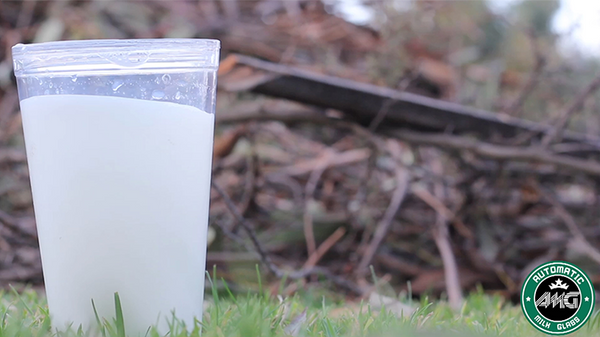 Automatic Milk Glass | Aprendemagia