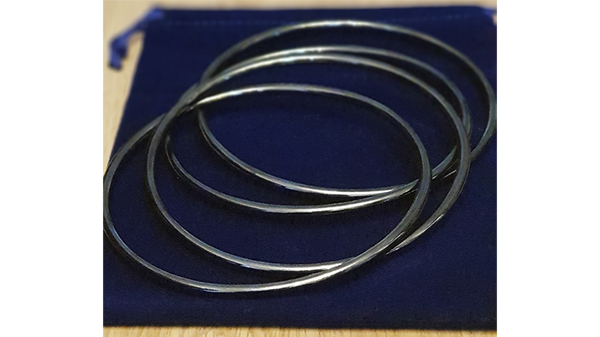 Close Up Linking Rings CHROME BLACK (With Online Instructions) by Matthew Garrett - Trick