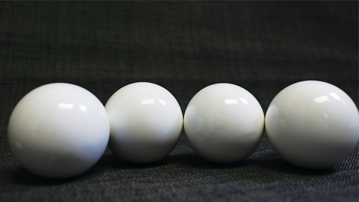 Wooden Billiard Balls (4.5 cm, white) | Classic Collections