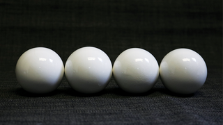 Wooden Billiard Balls (5cm, weiß) | Classic Collections