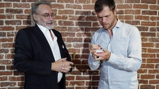 Card Collector | Jean-Pierre Vallarino