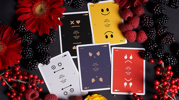 Keep Smiling Pearl Gold V2 Playing Cards | BOCOPO