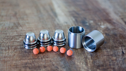 Micro Cups and balls | Leo Smetsers 